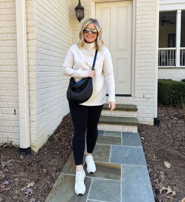 Is there a certain day (or days) of the week that you typically wear the same thing? Friday’s are typically a flex day for me and I do a lot of errands so athleisure is my vibe. I’m *so* happy @spanx has a new color of this pullover because I’ve been wearing my black one for years!! It’s the perfect legging length too 👌🏼 ! Cheers to the weekend! Outfit links on @shop.ltk
