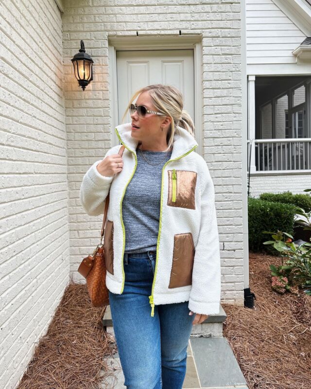 Nothing completes an outfit quite like the right jacket, and I rounded up a few of my favorites on thesmallthingsblog.com today! From the long, slim puffer I wear regularly in winter to some lighter Fall options, it’s a good mix of outerwear!