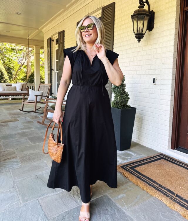 A true high/low moment! My new @shopclarev petite moyen (she’s small. I’ll share a side by side with my other Clare V. bags on stories soon) with a very pretty @walmart Scoop dress for under $35! Love when that happens 😍